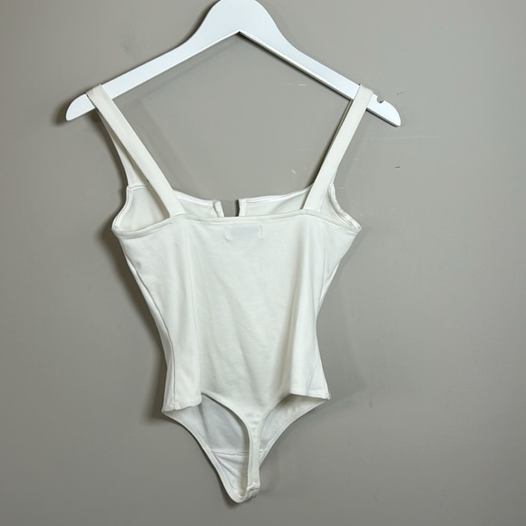 Aritzia BABATON WHITE BODYSUIT HERS White Seamless Thong Back Sz XS - Picture 3 of 9
